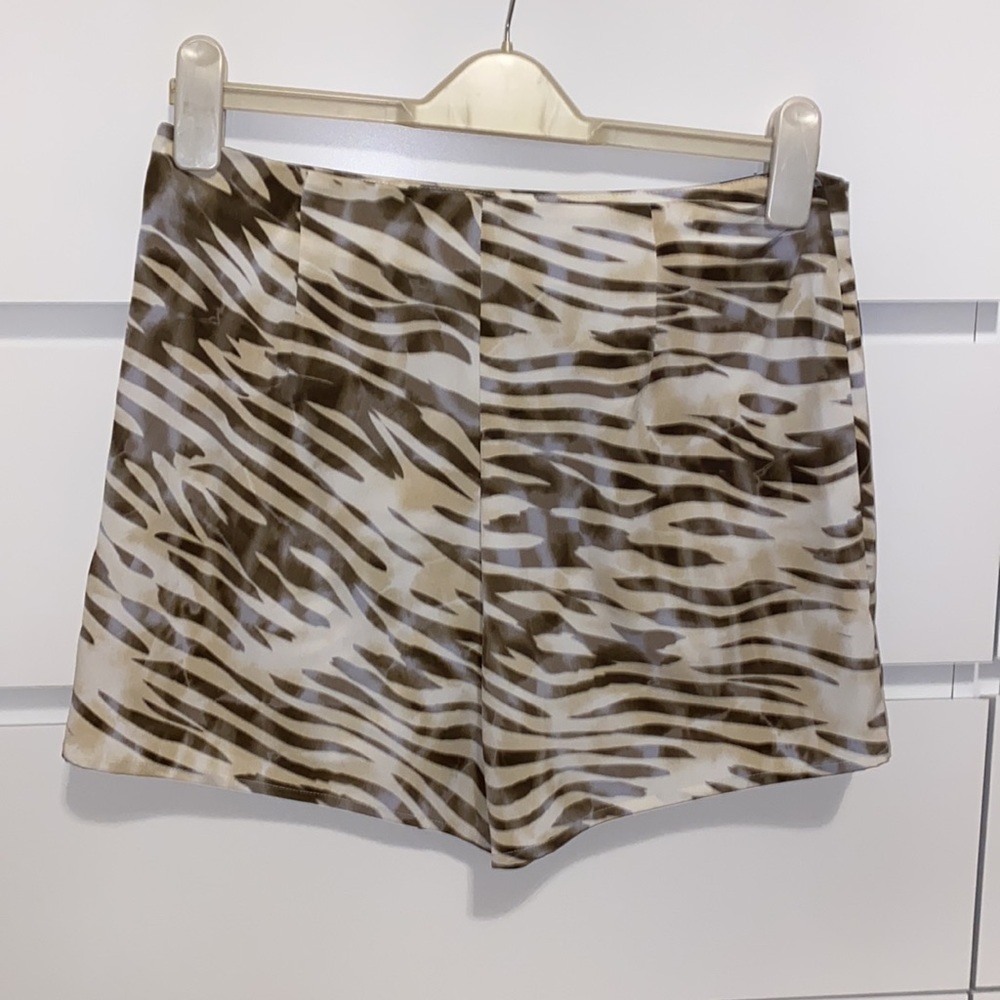 G by Guess Zebra Print Skort in Black and Cream - Picture 2 of 2